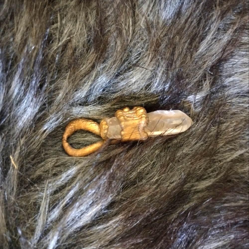Quartz pendant